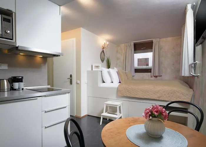 Apartment 4 Arts By Adrez