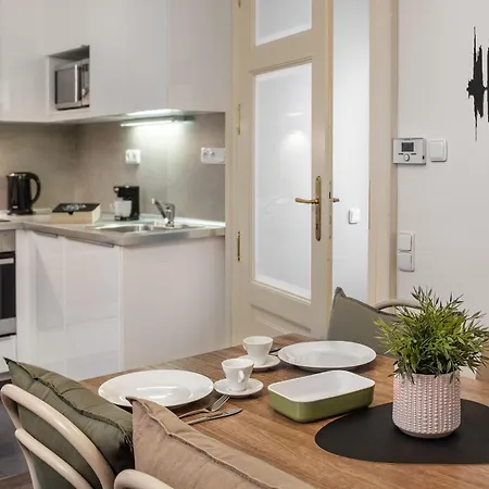 4 Arts By Adrez Apartment Prague
