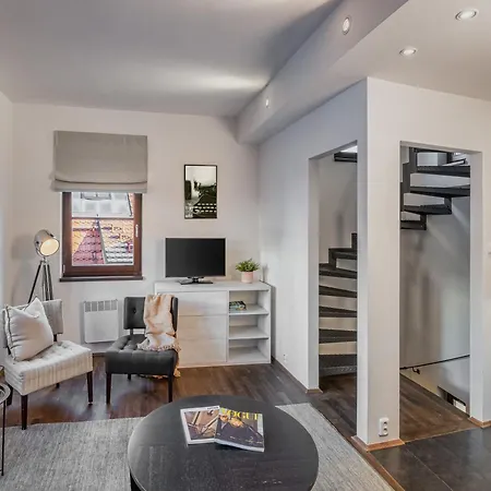 Apartment 4 Arts By Adrez *