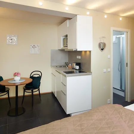 Apartment 4 Arts By Adrez *