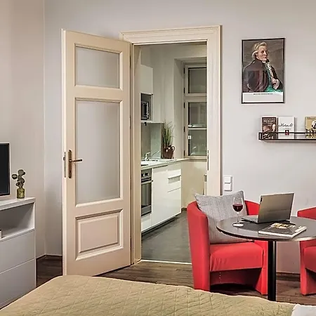4 Arts By Adrez Apartment *