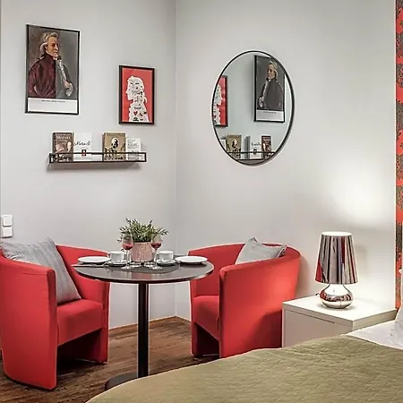 4 Arts By Adrez Apartment