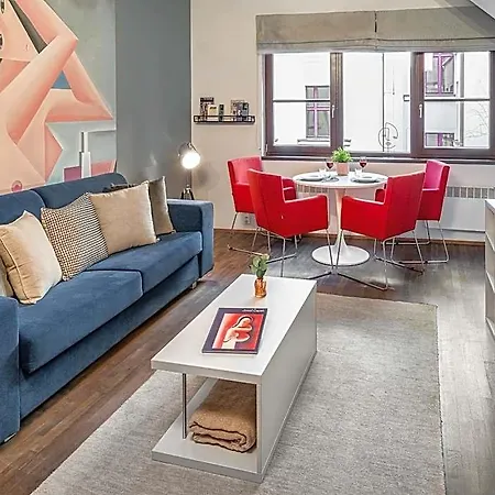 4 Arts By Adrez Apartment