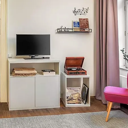 Apartment 4 Arts By Adrez