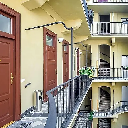 4 Arts By Adrez Apartment *