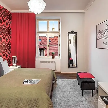 Apartment 4 Arts By Adrez Prag