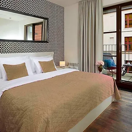 4 Arts By Adrez Apartment *