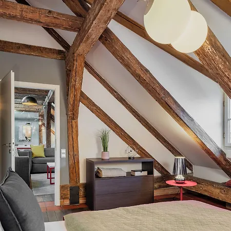 4 Arts By Adrez Apartment *