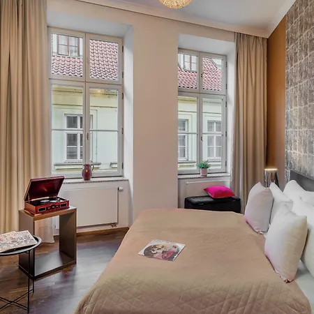 Apartment 4 Arts By Adrez