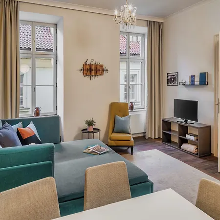 Apartment 4 Arts By Adrez Prag
