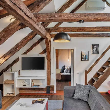 Apartment 4 Arts By Adrez *