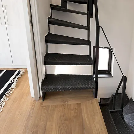 4 Arts By Adrez Apartment