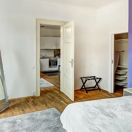 4 Arts By Adrez Apartment *