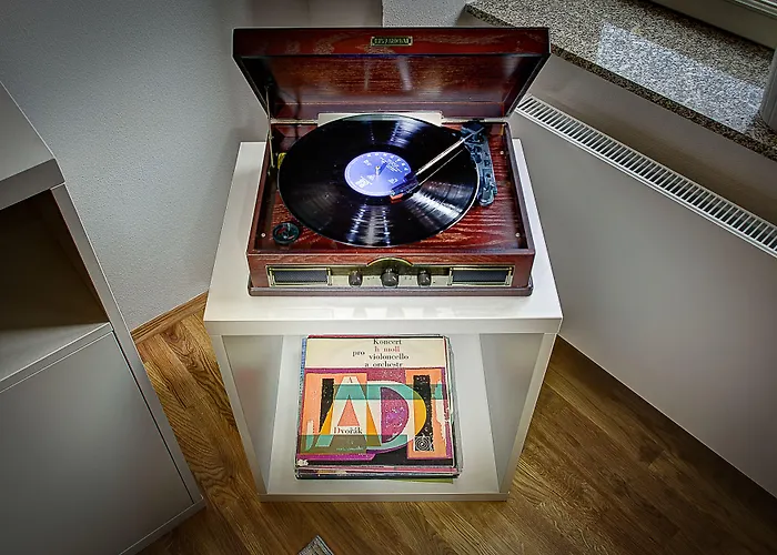 4 Arts By Adrez Apartman *