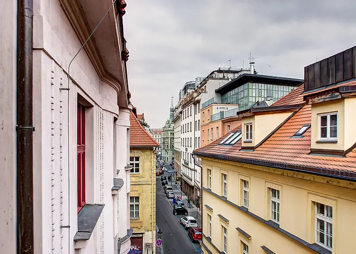 4 Arts By Adrez Apartman *