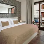 4 Arts By Adrez Apartment *