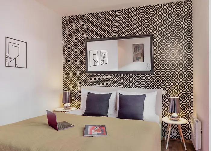 4 Arts By Adrez Apartment