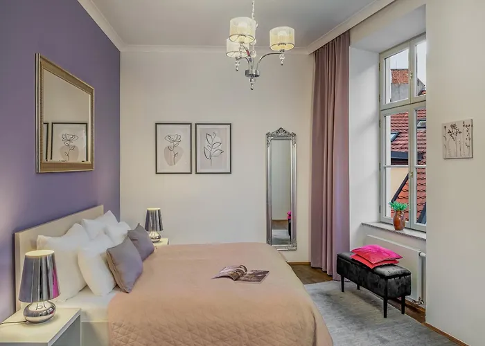 4 Arts By Adrez Apartment