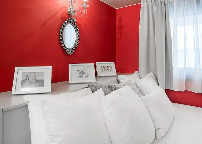Apartment 4 Arts By Adrez Prag