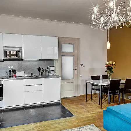 4 Arts By Adrez Apartamento Praga